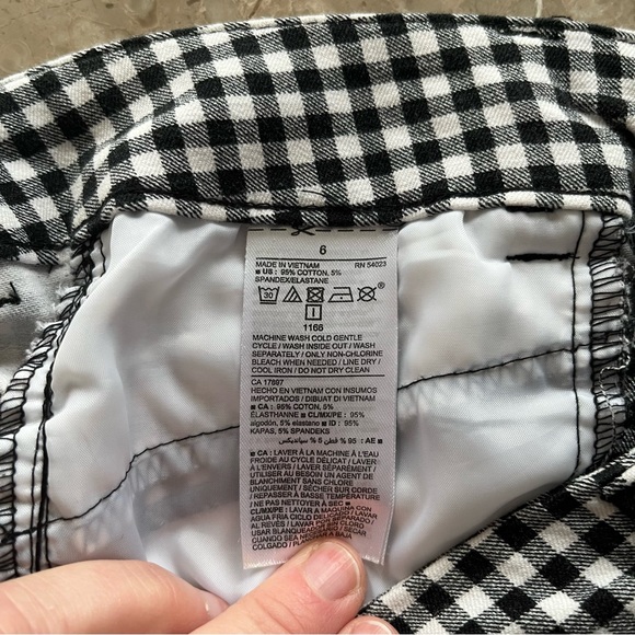 Old navy black and white checkered pull on pants with front pockets size 8 - Picture 7 of 7